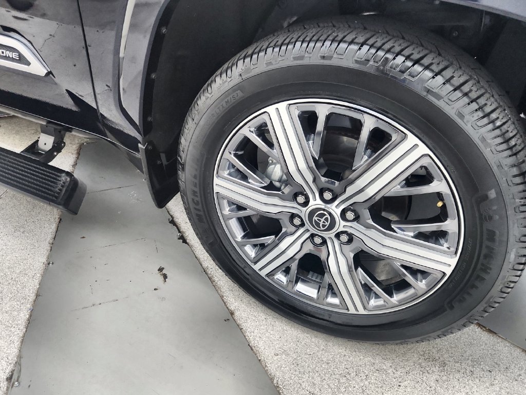 Used 2023 Toyota Sequoia Capstone AWD/4WD image 39