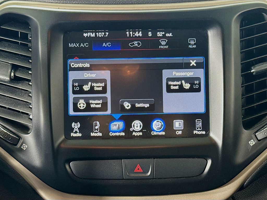 Used 2016 Jeep Cherokee Latitude w/ Cold Weather Group image 19