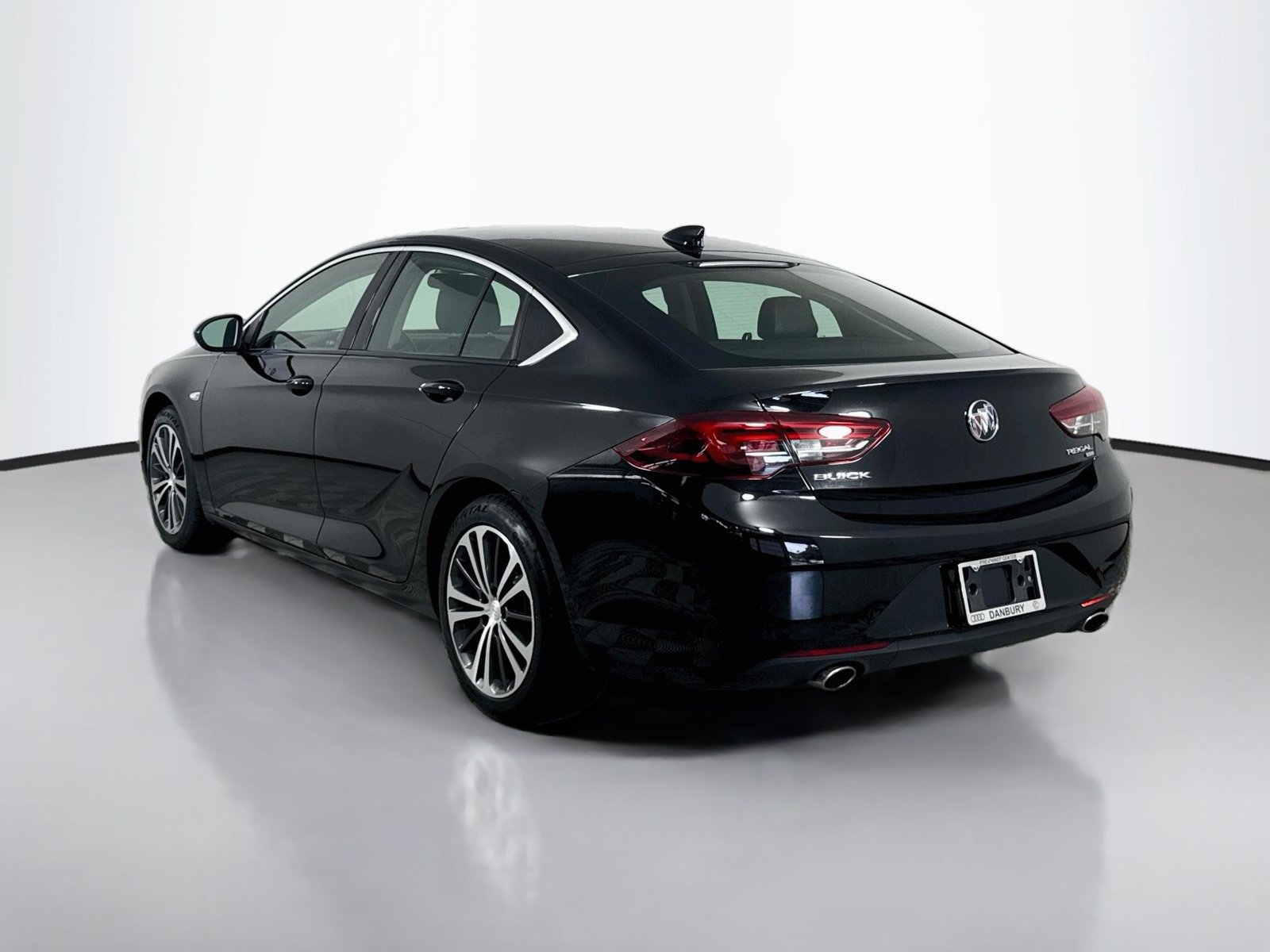 Used 2018 Buick Regal Essence w/ Sights and Sounds Package AWD/4WD image 3