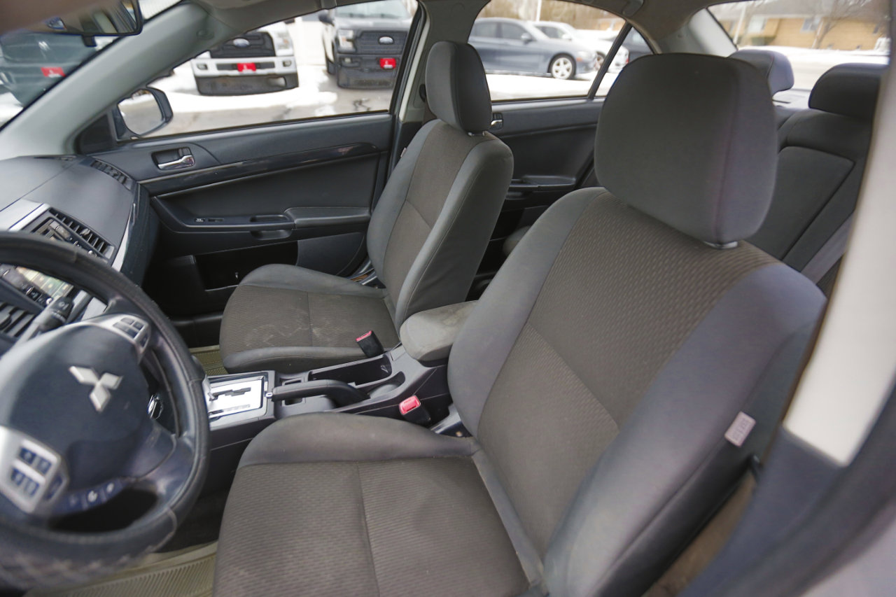 Used 2017 Mitsubishi Lancer ES image 5