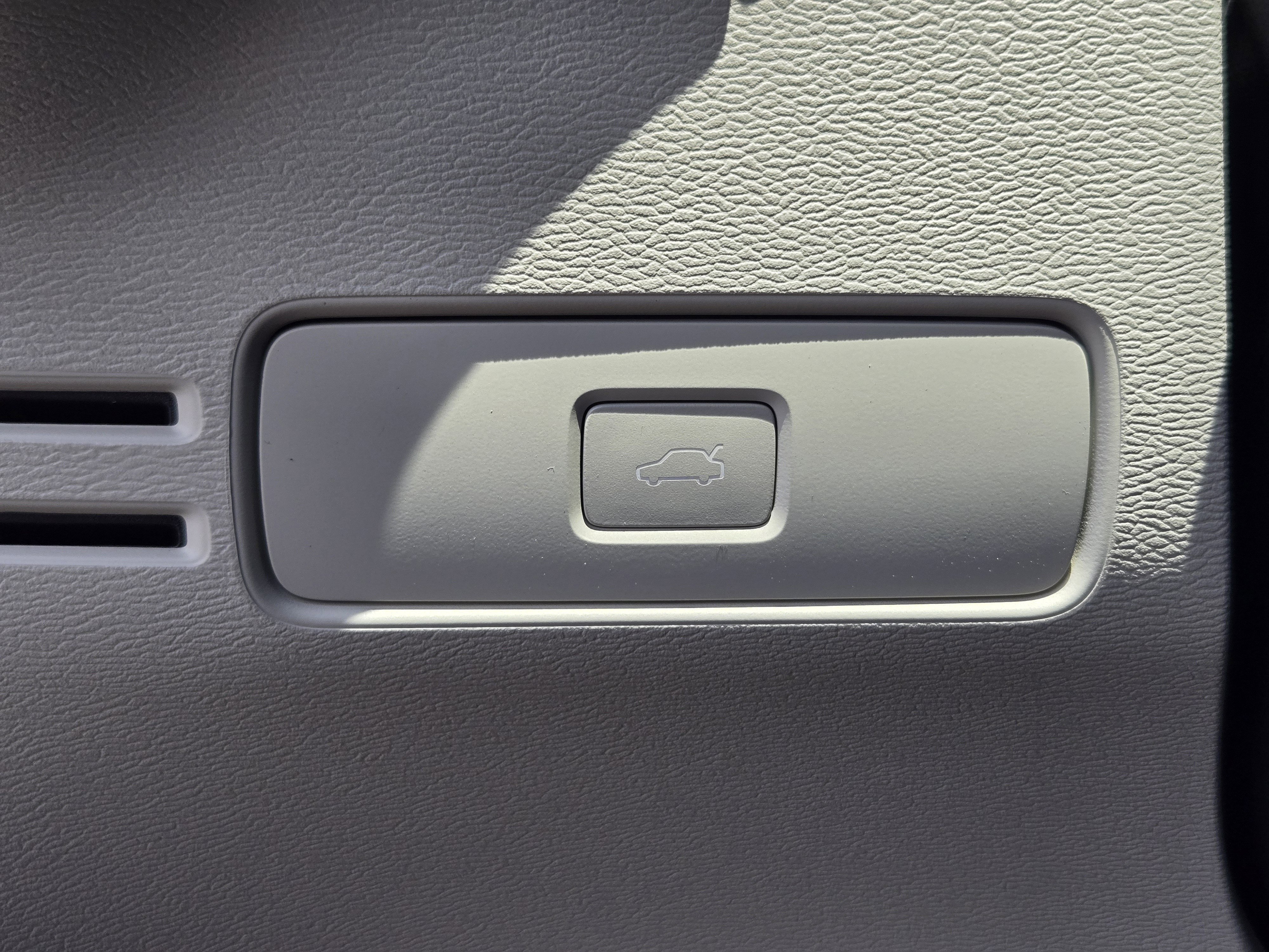 New 2026 Volvo XC40 B5 Plus w/ Protection Package Premier image 26