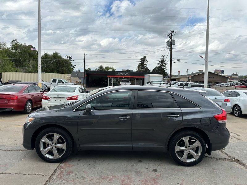 Used 2011 Toyota Venza w/ Comfort Pkg FWD image 4