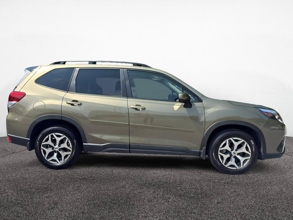 Certified 2024 Subaru Forester Premium AWD/4WD image 8