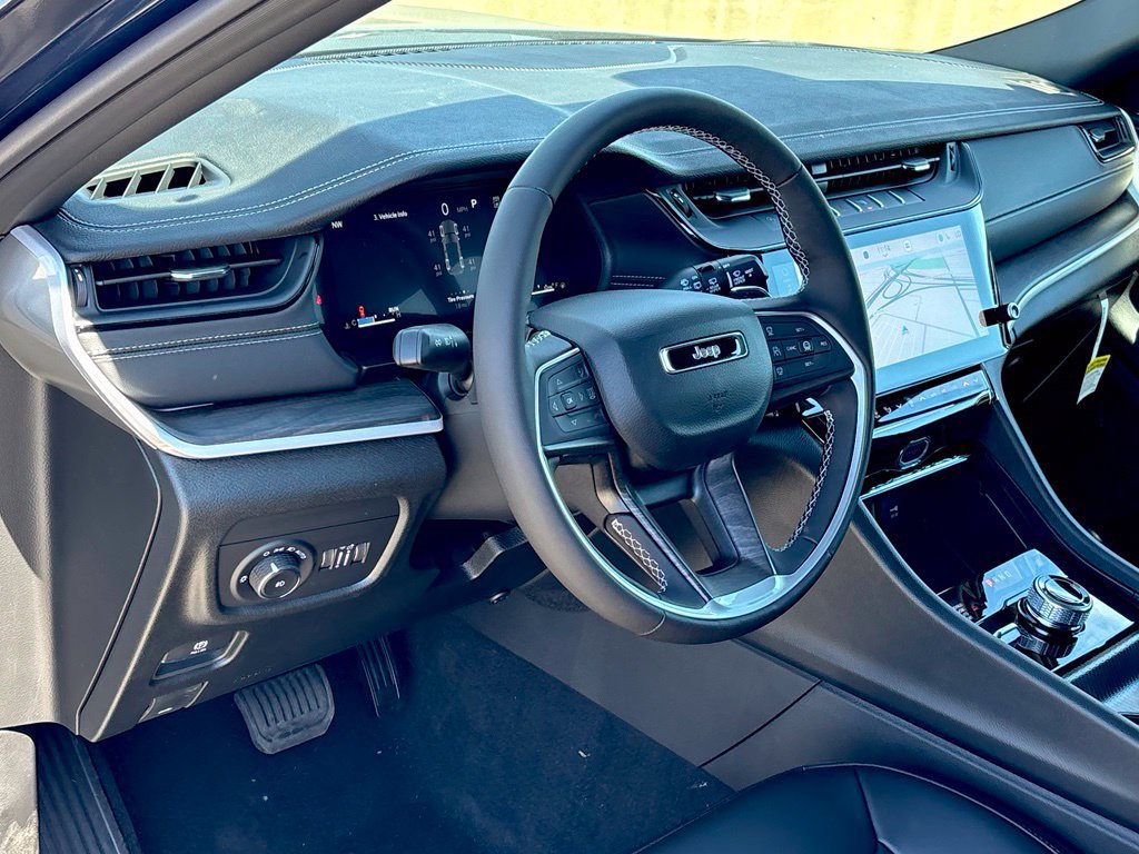 New 2027 Jeep Grand Cherokee Limited AWD/4WD image 10