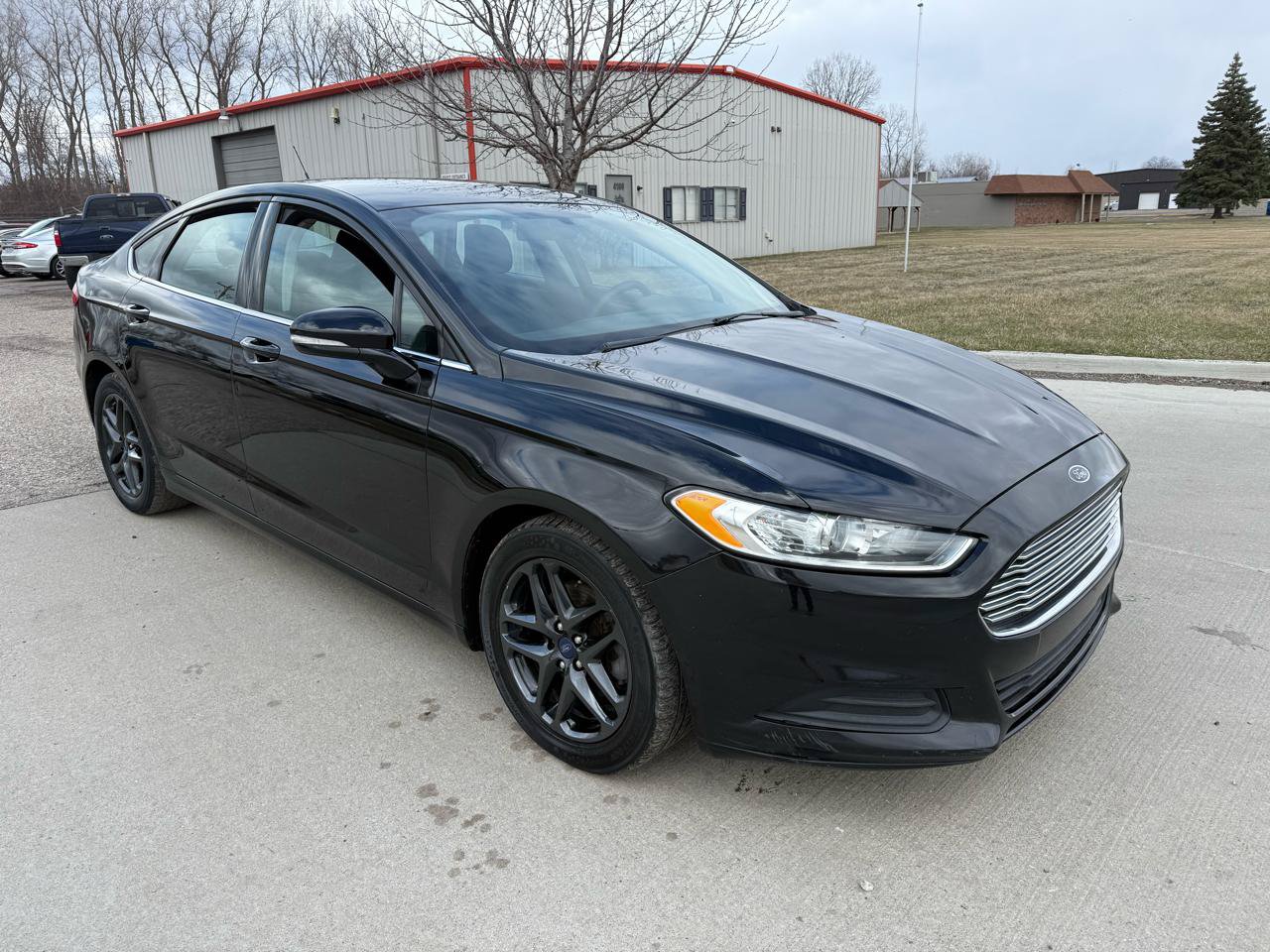 Used 2016 Ford Fusion SE FWD image 3