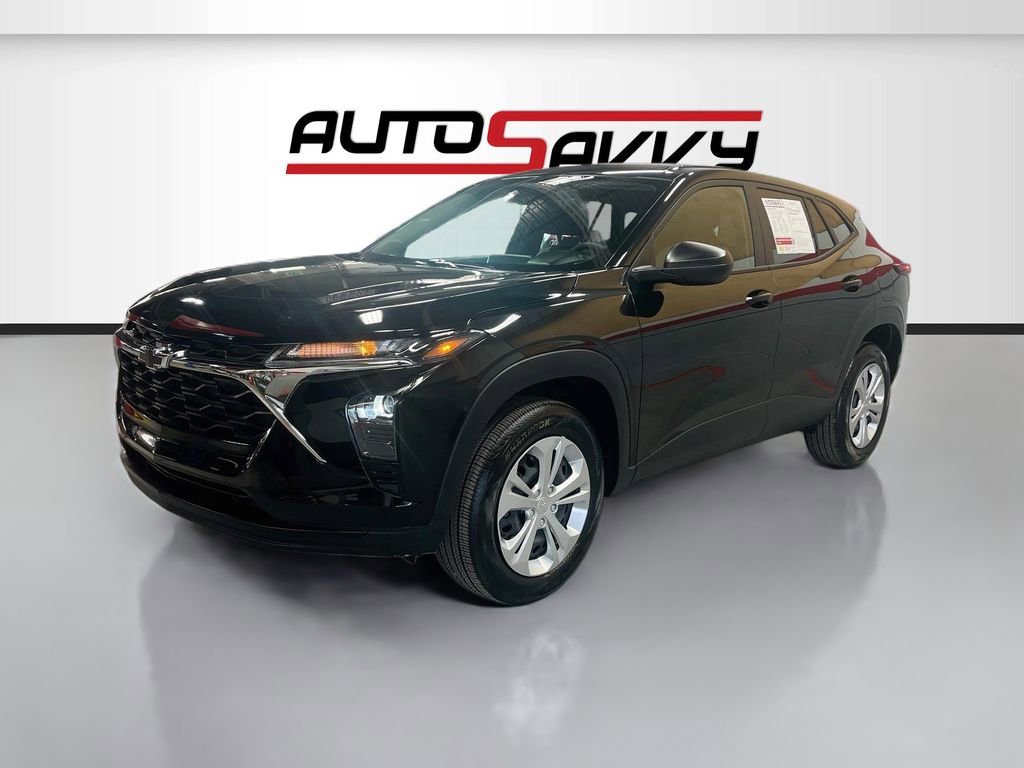 Used 2025 Chevrolet Trax LS w/ Driver Confidence Package FWD image 3