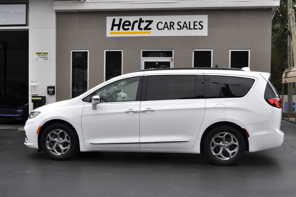 Used 2022 Chrysler Pacifica Limited image 2