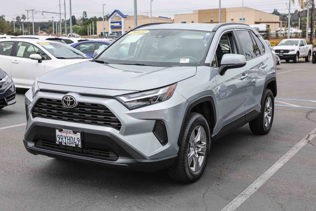 Certified 2025 Toyota RAV4 XLE FWD image 17