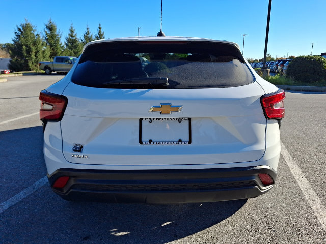 Used 2024 Chevrolet Trax LS w/ LS Convenience Package FWD image 5
