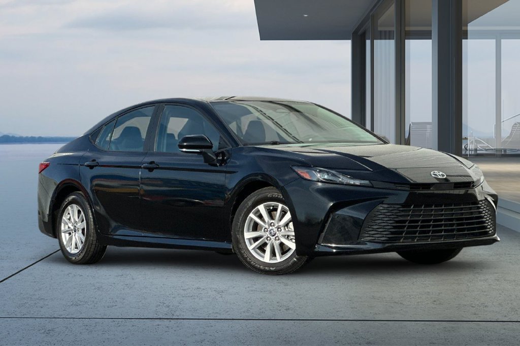 Used 2025 Toyota Camry LE FWD image 2
