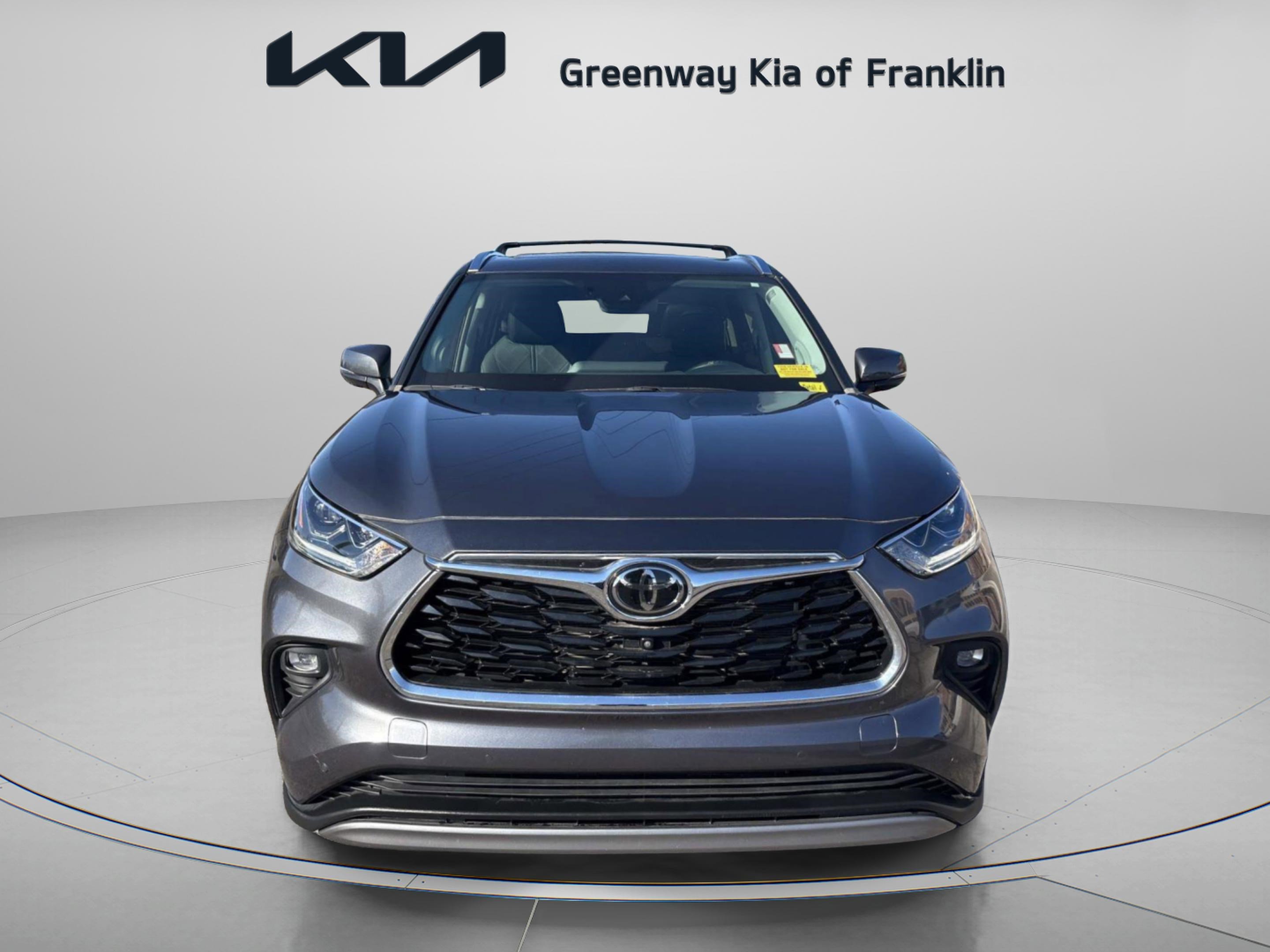 Used 2023 Toyota Highlander Platinum image 2