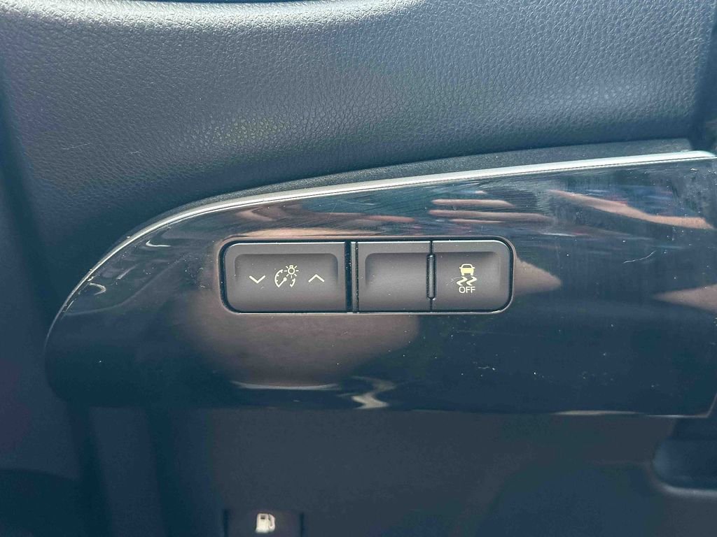 Used 2016 Toyota Prius Two FWD image 33