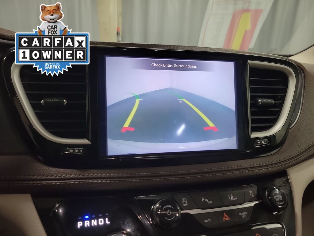 Used 2021 Chrysler Pacifica Touring-L FWD image 16