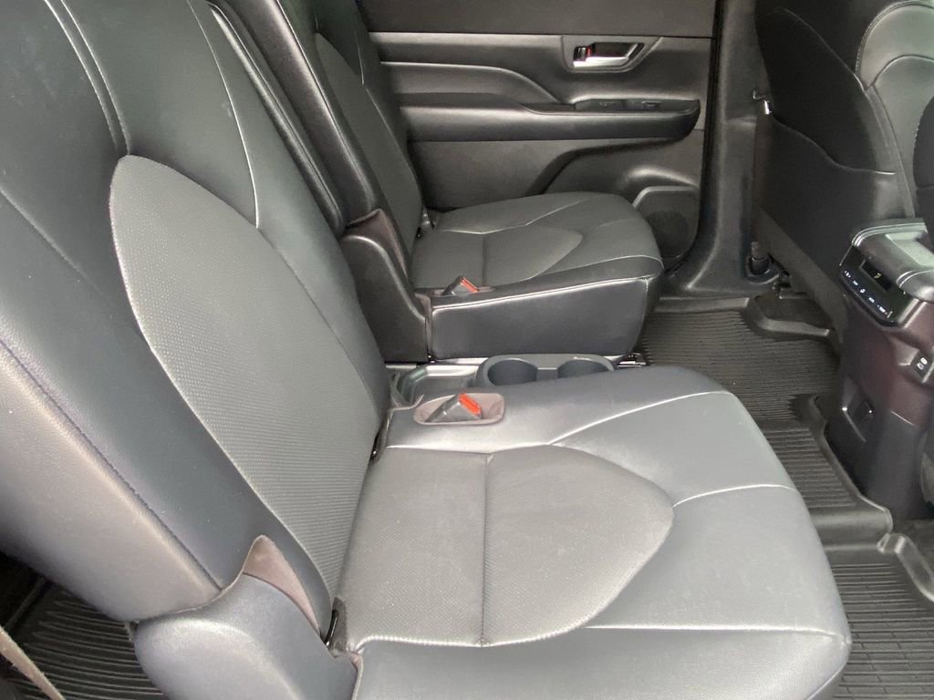 Certified 2024 Toyota Grand Highlander XLE image 18