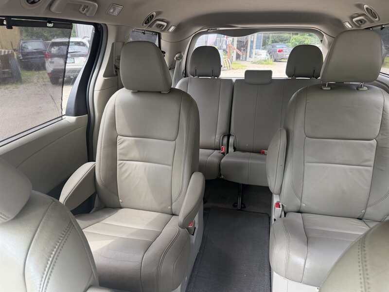 Used 2015 Toyota Sienna XLE w/ XLE Navigation Package AWD/4WD image 42