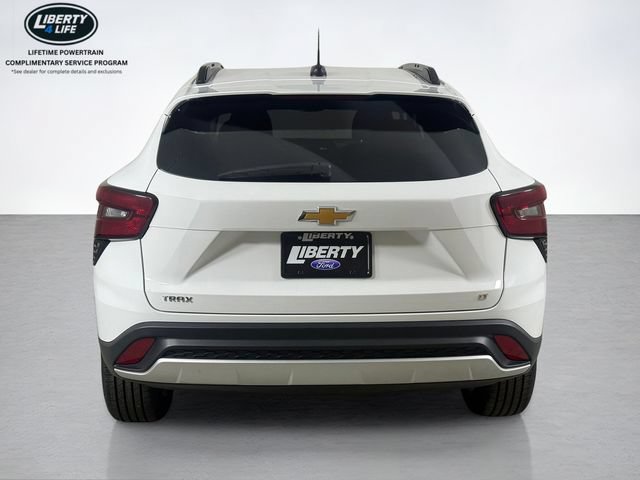 Used 2024 Chevrolet Trax LT w/ Driver Confidence Package FWD image 4