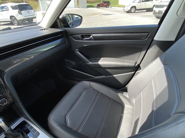 Used 2020 Volkswagen Passat 2.0T R-Line image 26