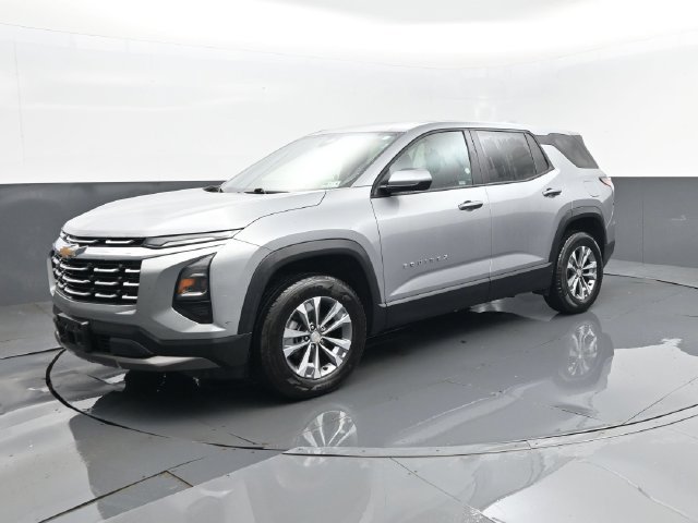 Used 2025 Chevrolet Equinox LT AWD/4WD image 2