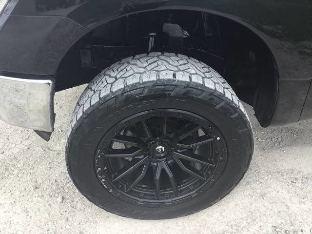 Used 2019 Nissan Titan SV w/ SV Convenience Package AWD/4WD image 9