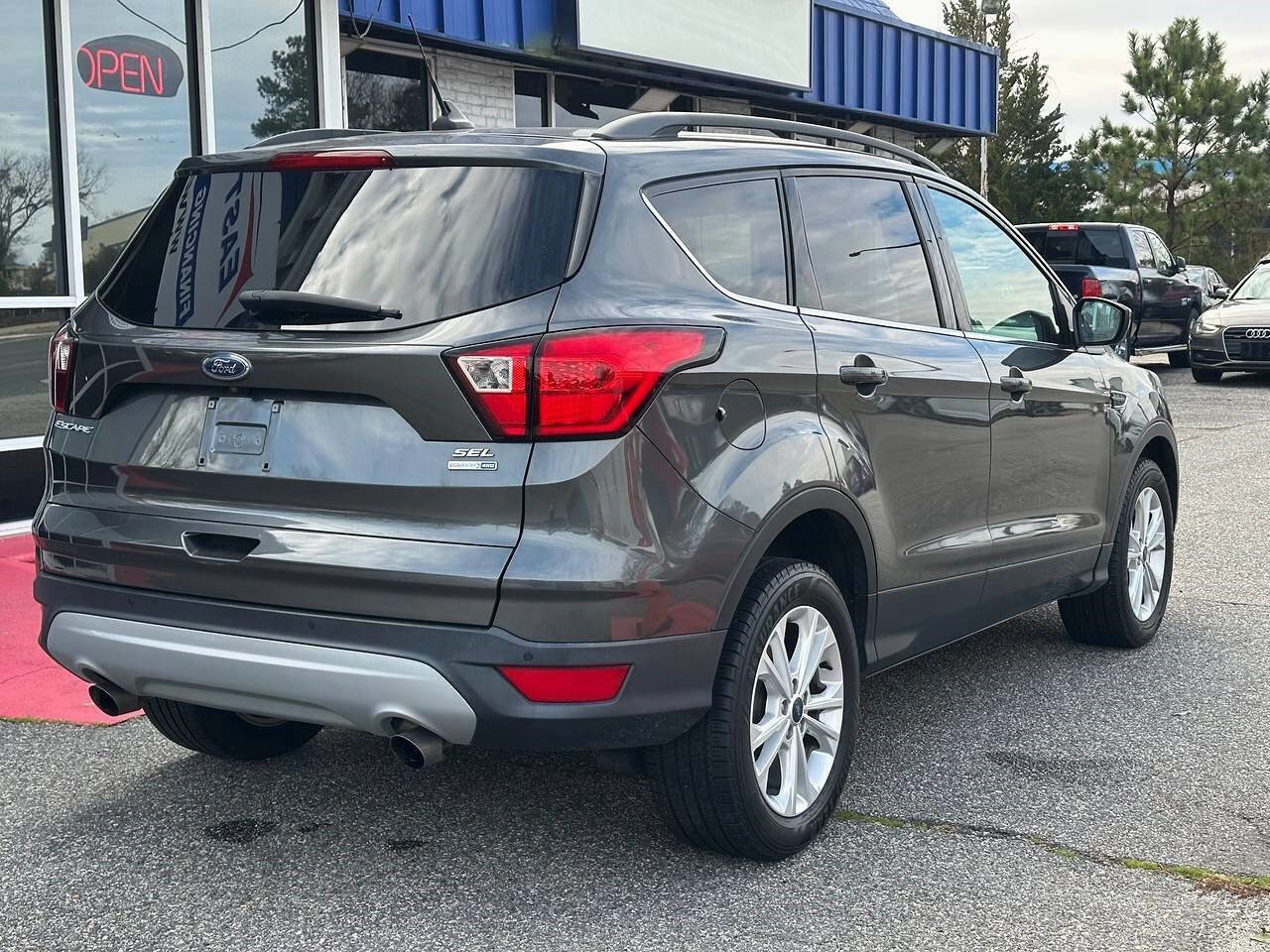 Used 2019 Ford Escape SEL image 3