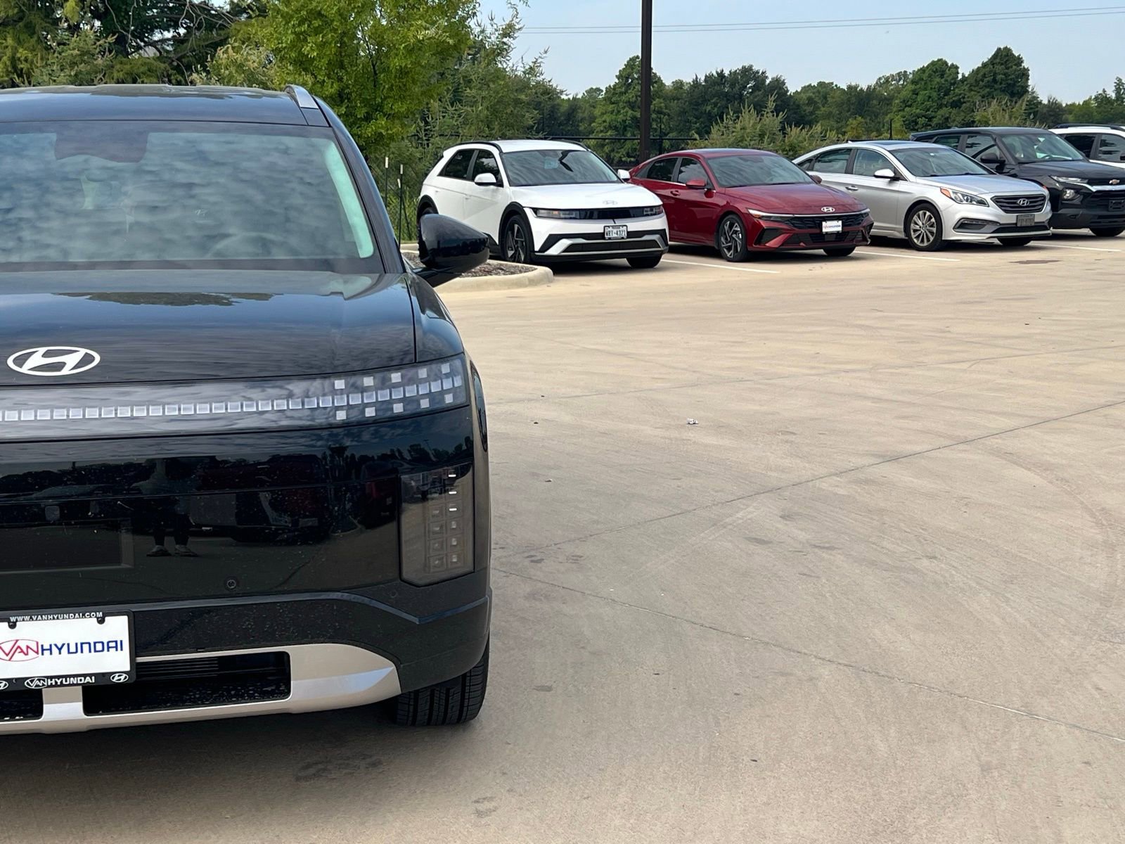 New 2026 Hyundai Ioniq 9 SE image 3