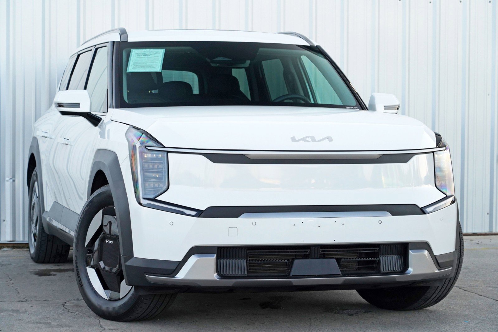 Used 2024 Kia EV9 Wind image 2