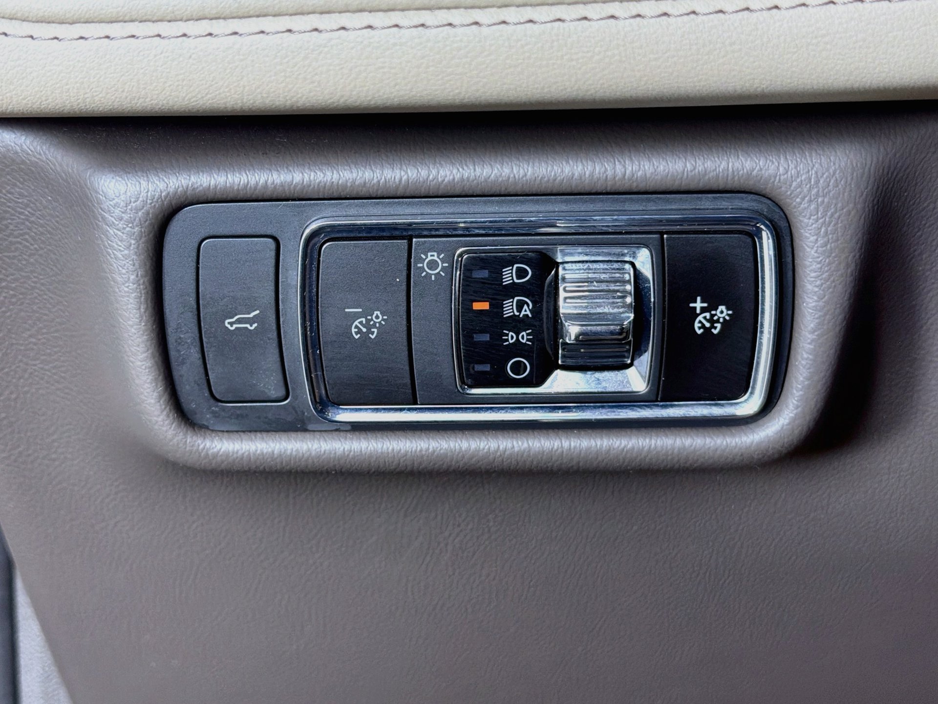 Used 2023 Lincoln Aviator 2WD w/ Premium Package image 34