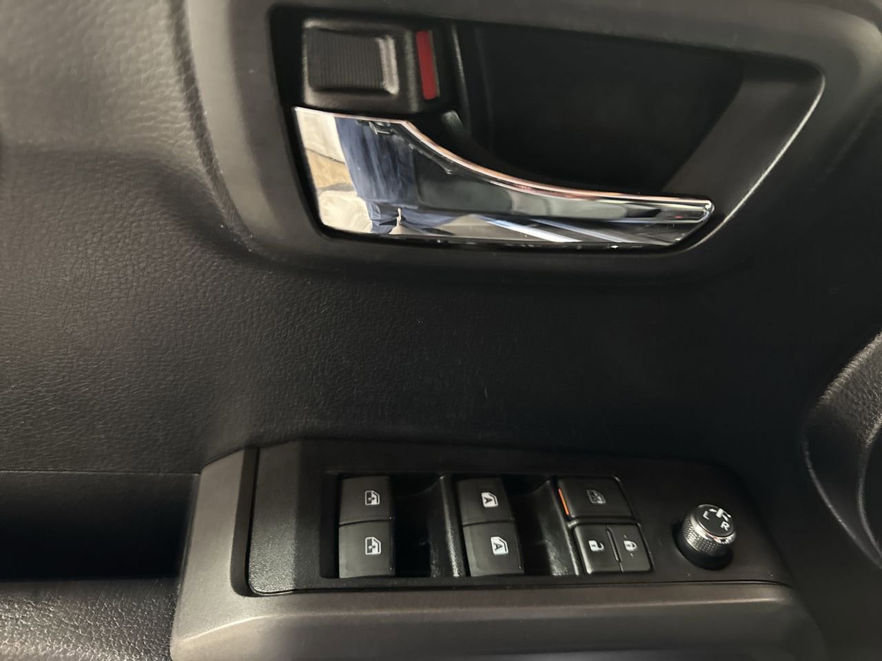 Used 2018 Toyota Tacoma TRD Off-Road image 21