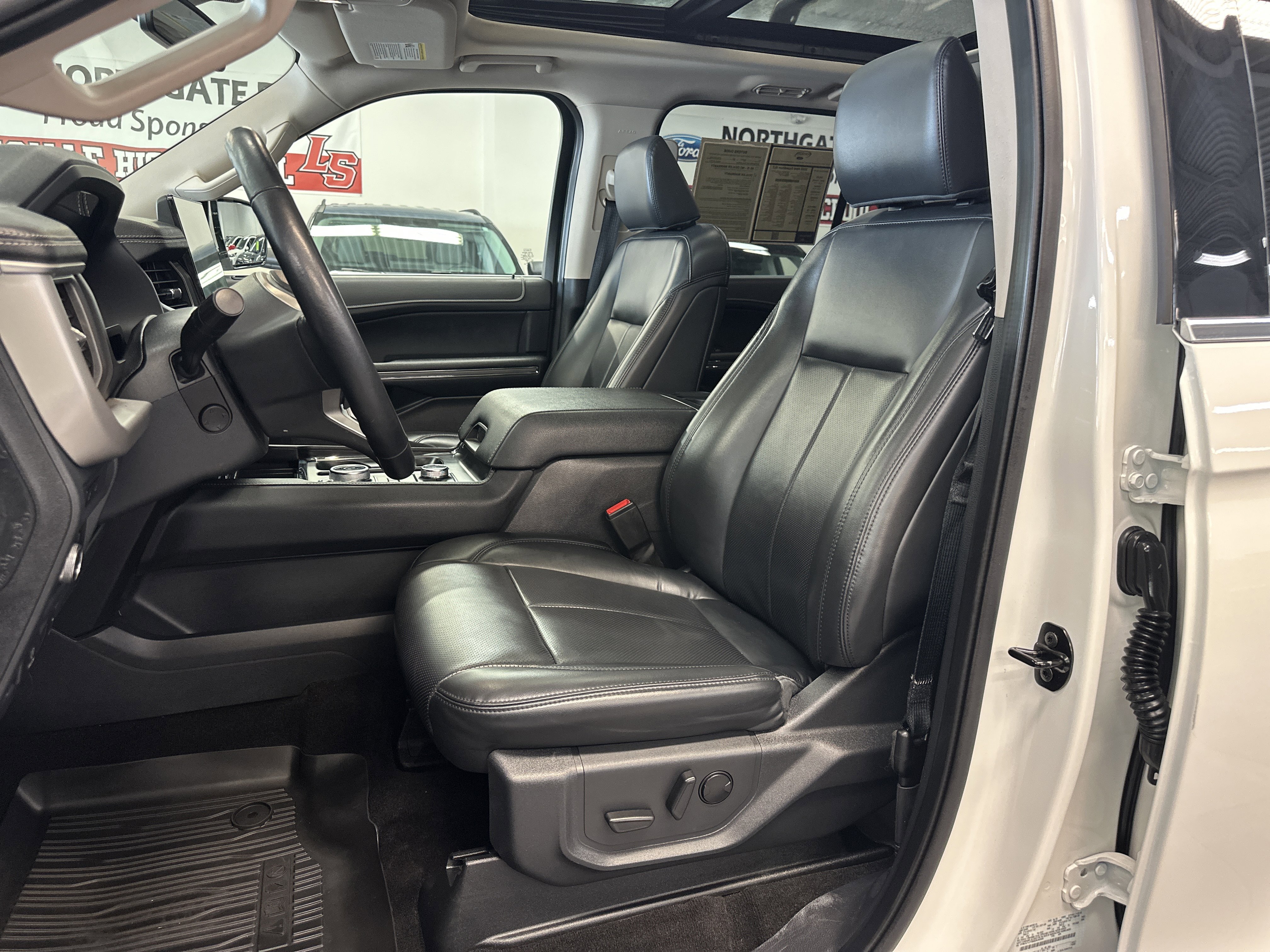 Used 2022 Ford Expedition XLT image 5