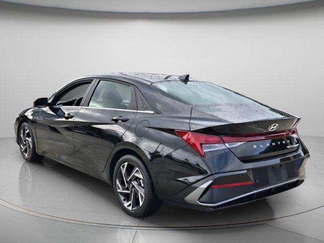Used 2024 Hyundai Elantra Limited FWD image 4