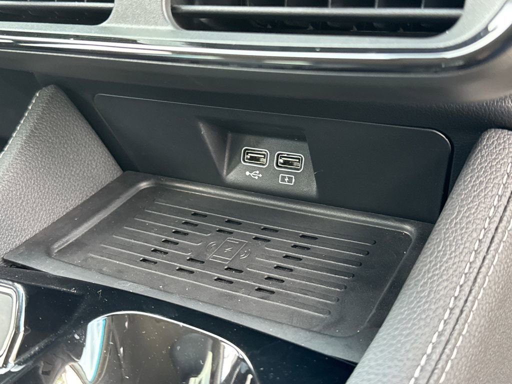New 2025 VinFast VF 8 Eco AWD/4WD image 15