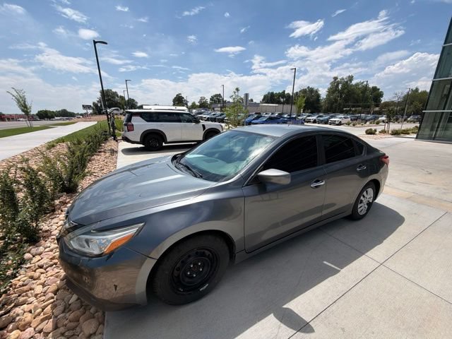 Used 2016 Nissan Altima 2.5 S w/ Power Driver Seat Package FWD image 1