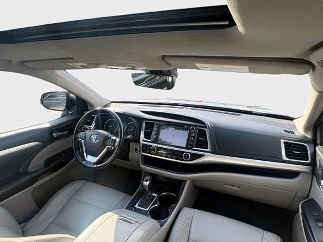 Used 2017 Toyota Highlander XLE image 29