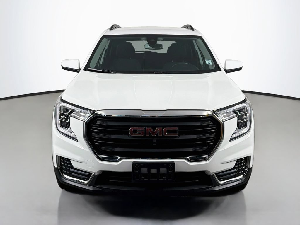 Used 2024 GMC Terrain SLE w/ Driver Convenience Package AWD/4WD image 2