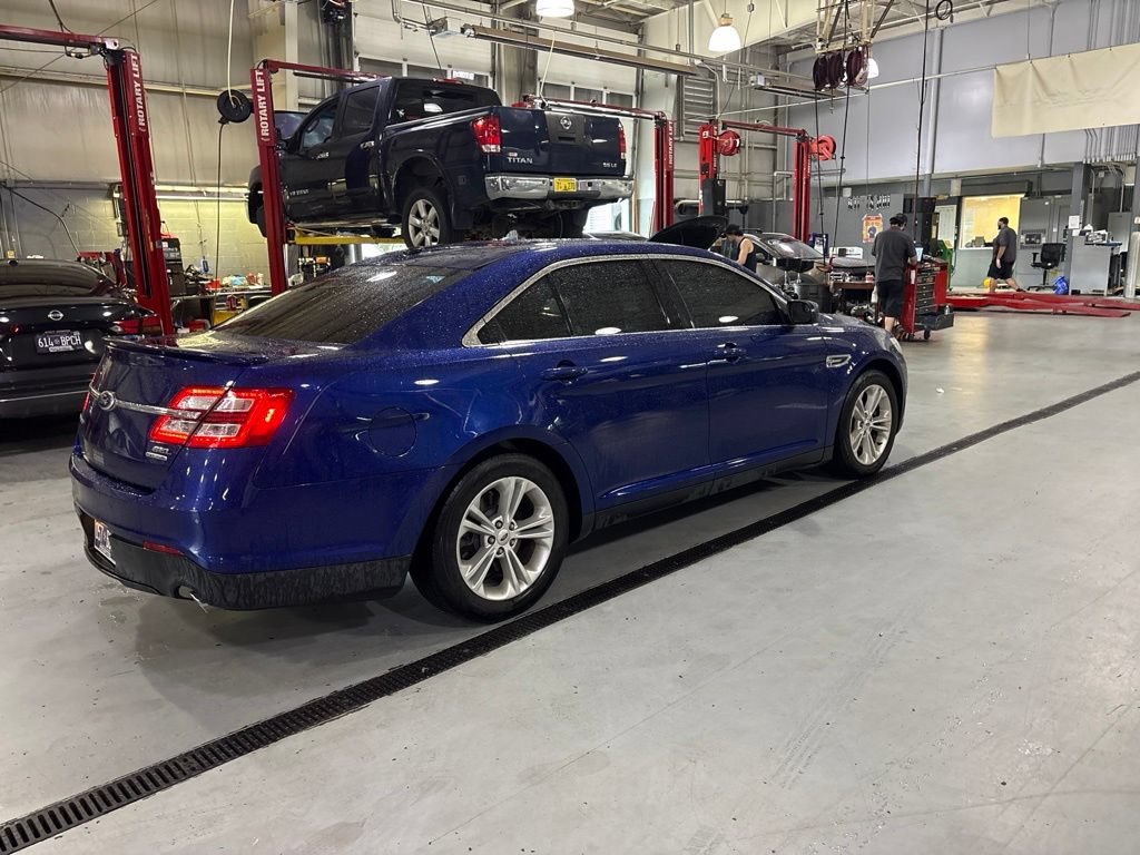 Used 2013 Ford Taurus SEL FWD image 3
