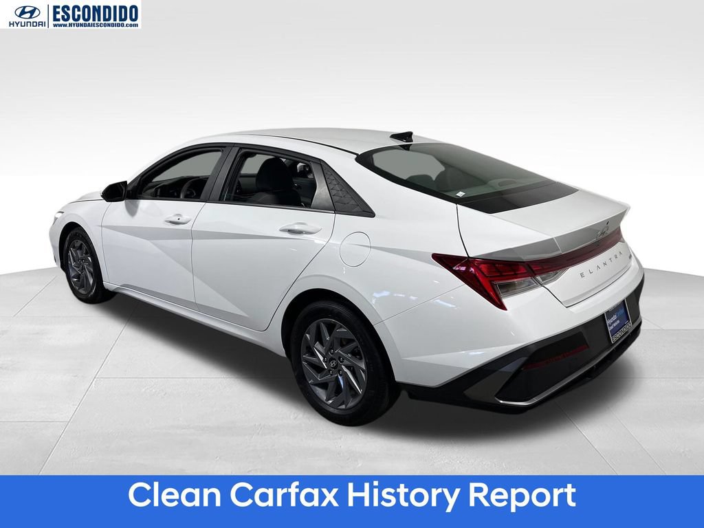 Certified 2026 Hyundai Elantra Hybrid FWD image 3
