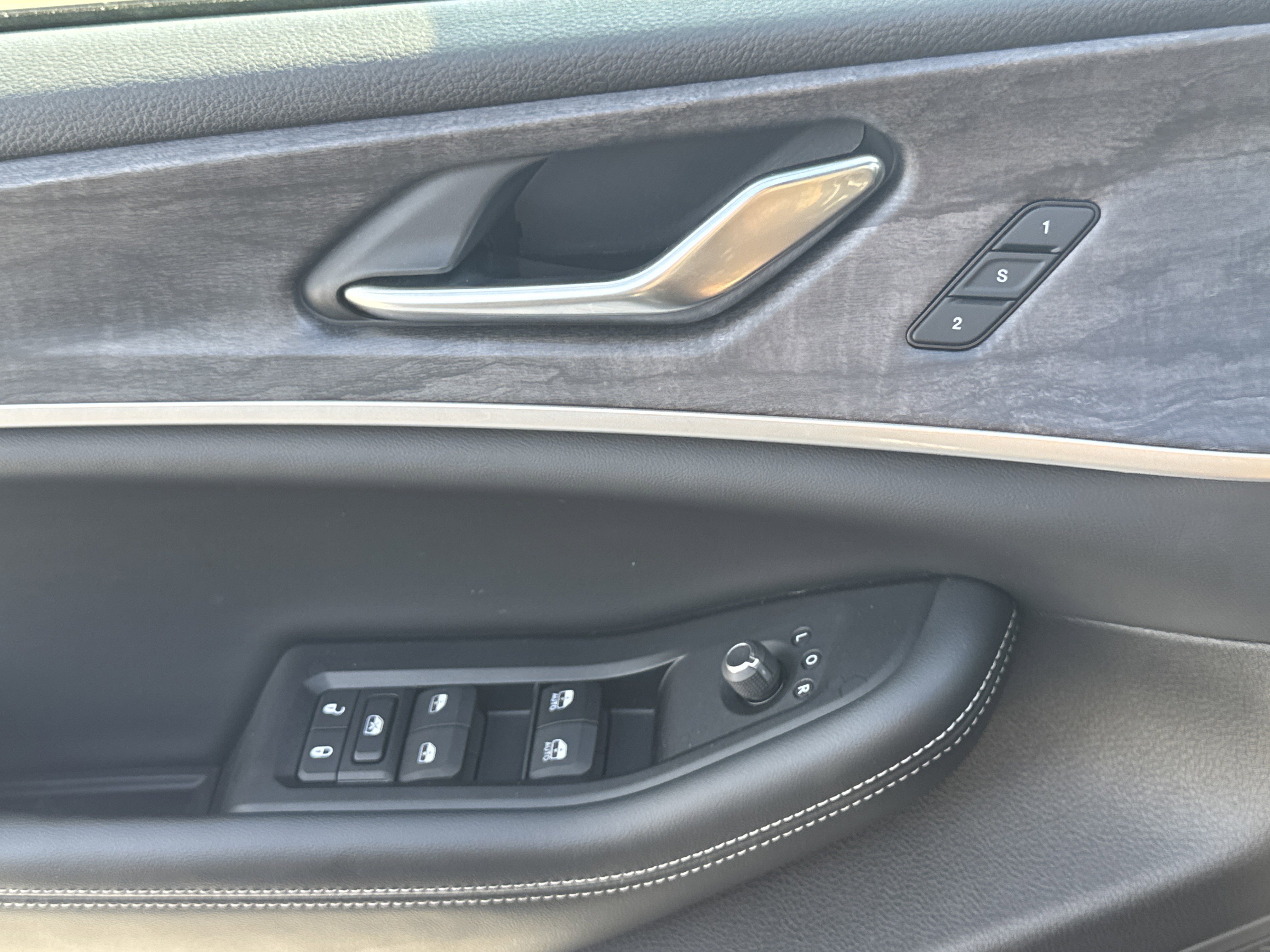 Used 2024 Jeep Grand Cherokee L Limited image 26