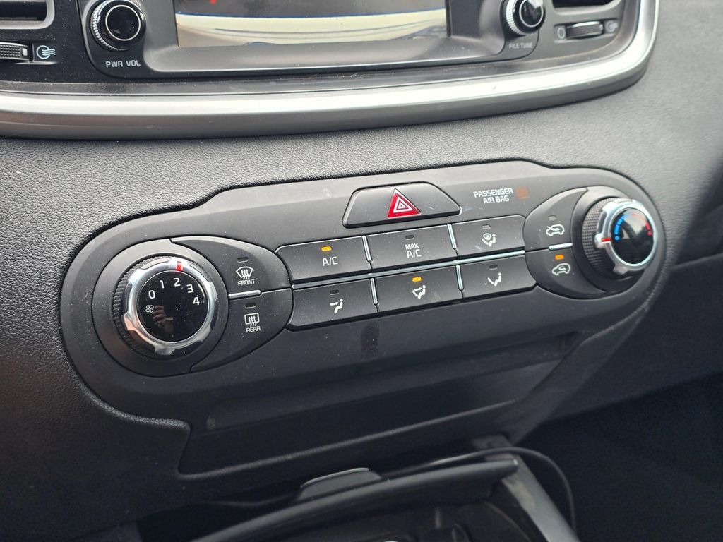 Used 2020 Kia Sorento FWD V6 image 17