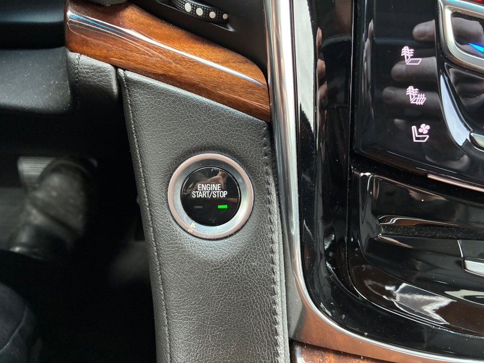 Used 2016 Cadillac Escalade Premium AWD/4WD image 24