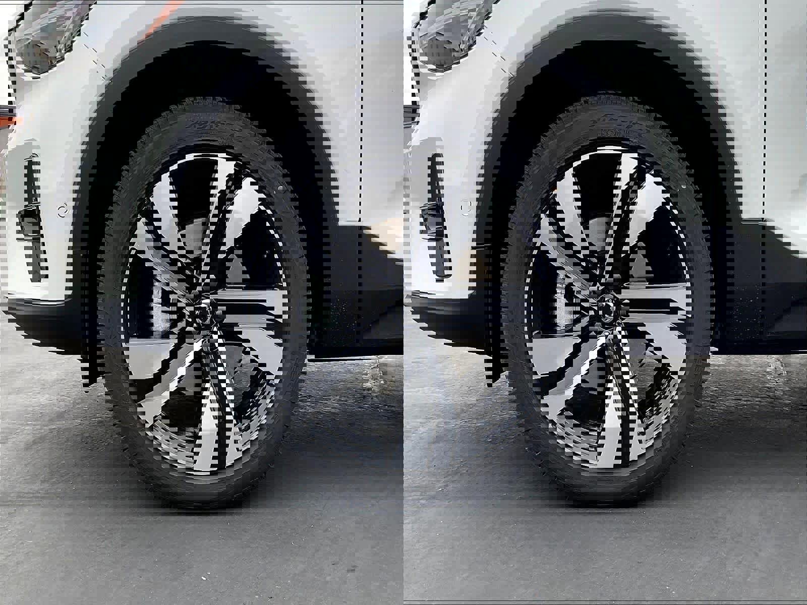 New 2026 Volvo XC40 B4 Plus w/ Climate Package image 14