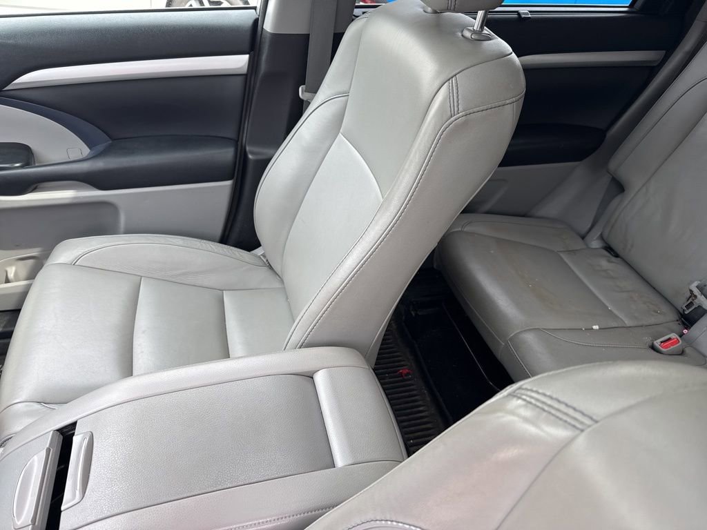 Used 2018 Toyota Highlander XLE AWD/4WD image 10