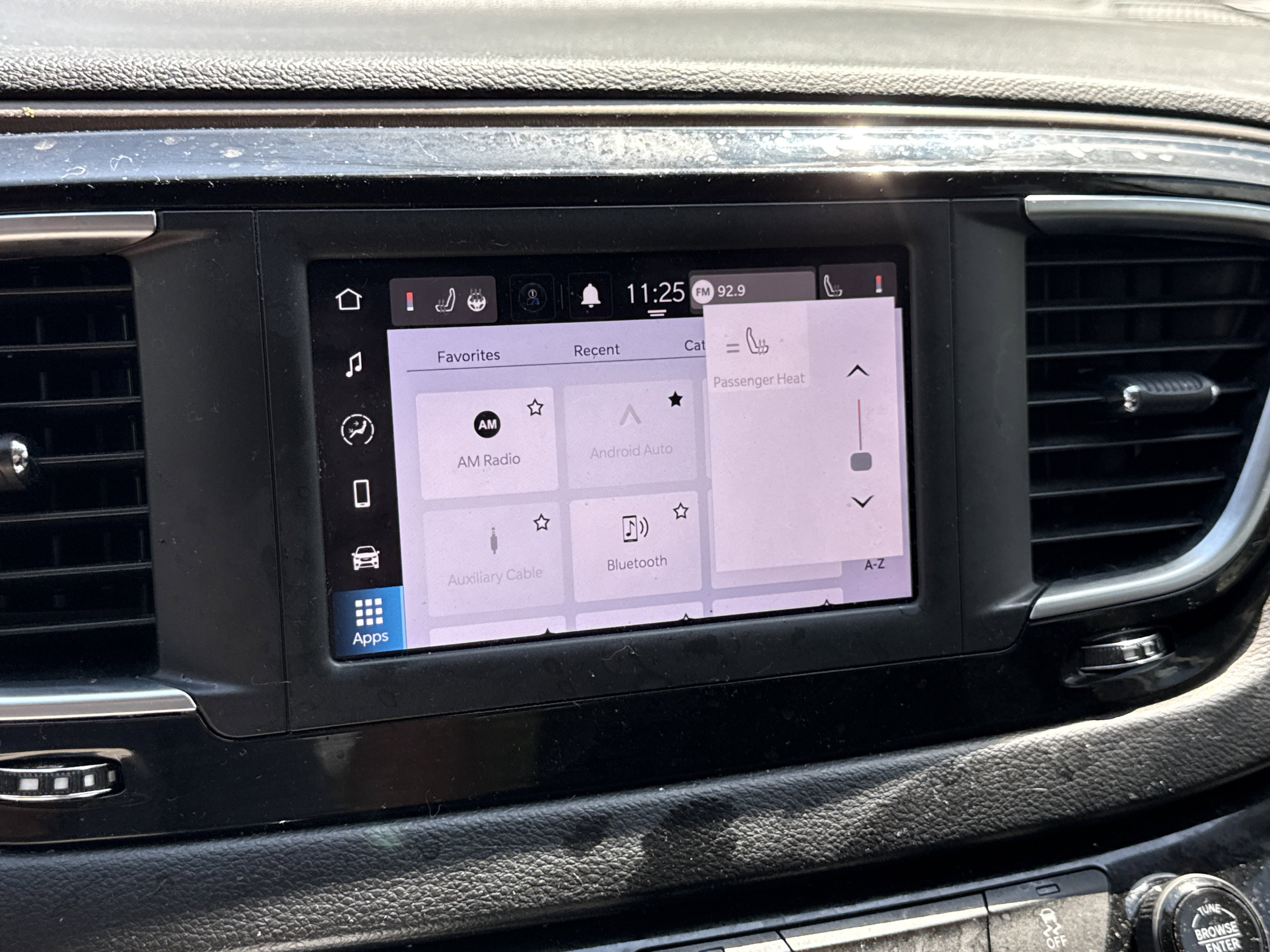 Used 2022 Chrysler Voyager LX image 22