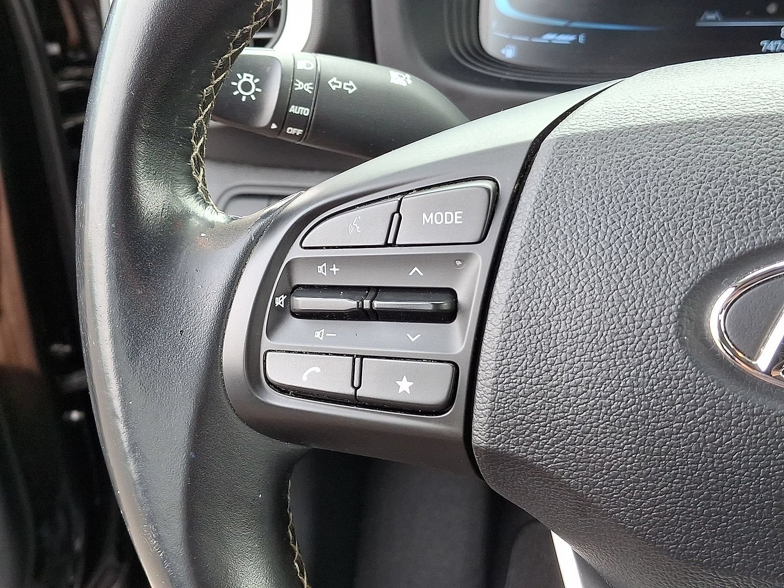 Used 2023 Hyundai Venue SEL FWD image 23