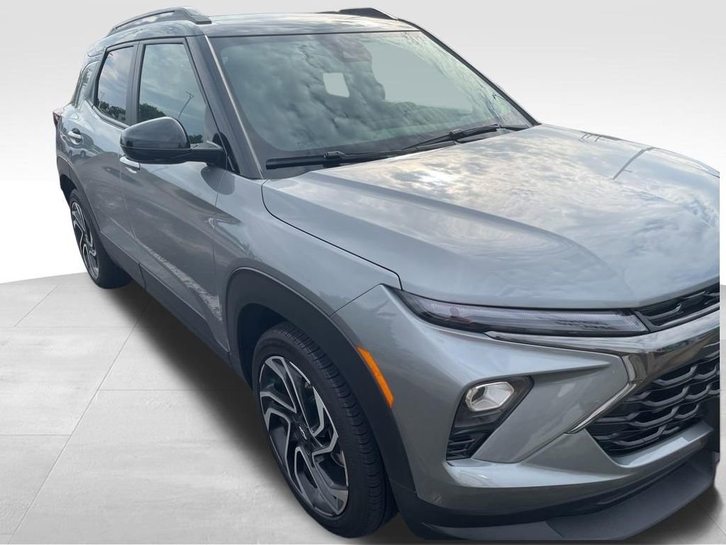 Used 2024 Chevrolet TrailBlazer RS w/ Convenience Package FWD image 3