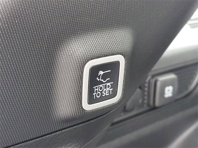 New 2025 Jeep Grand Cherokee Limited w/ Black Appearance Package image 9