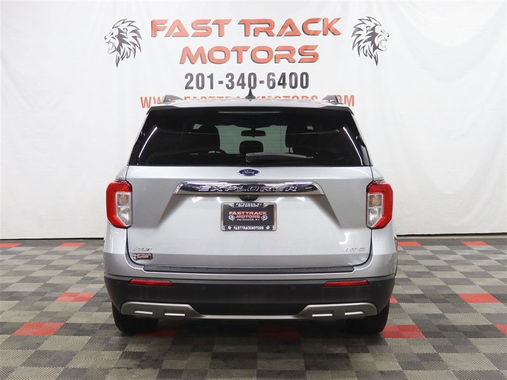 Used 2022 Ford Explorer XLT w/ Equipment Group 202A AWD/4WD image 5