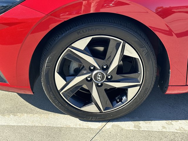 Used 2021 Hyundai Elantra Limited image 12