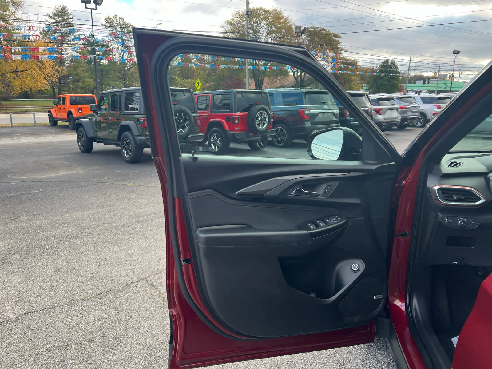 Used 2023 Chevrolet TrailBlazer RS w/ Sun and Liftgate Package image 16