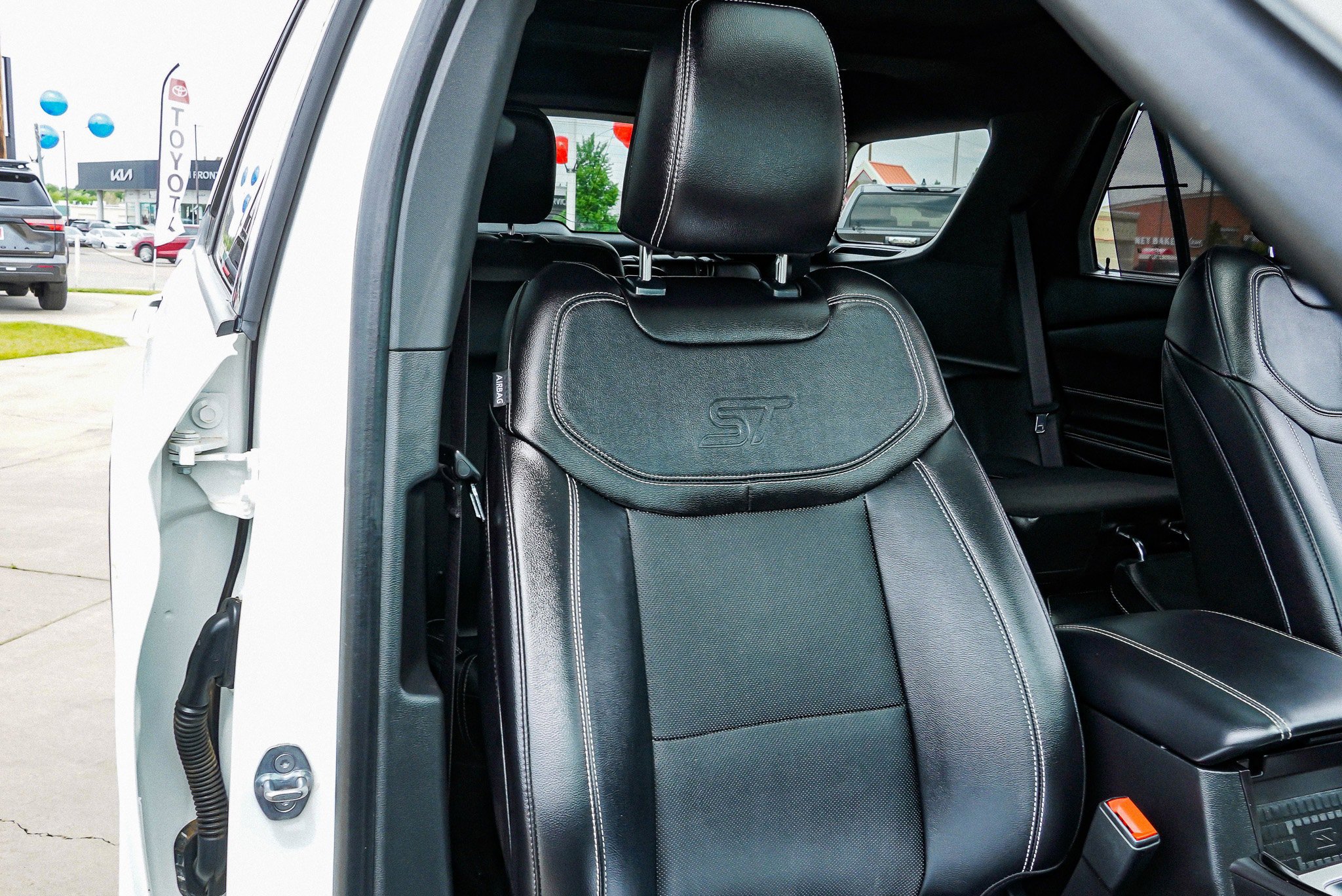 Used 2024 Ford Explorer ST w/ Equipment Group 401A AWD/4WD image 28