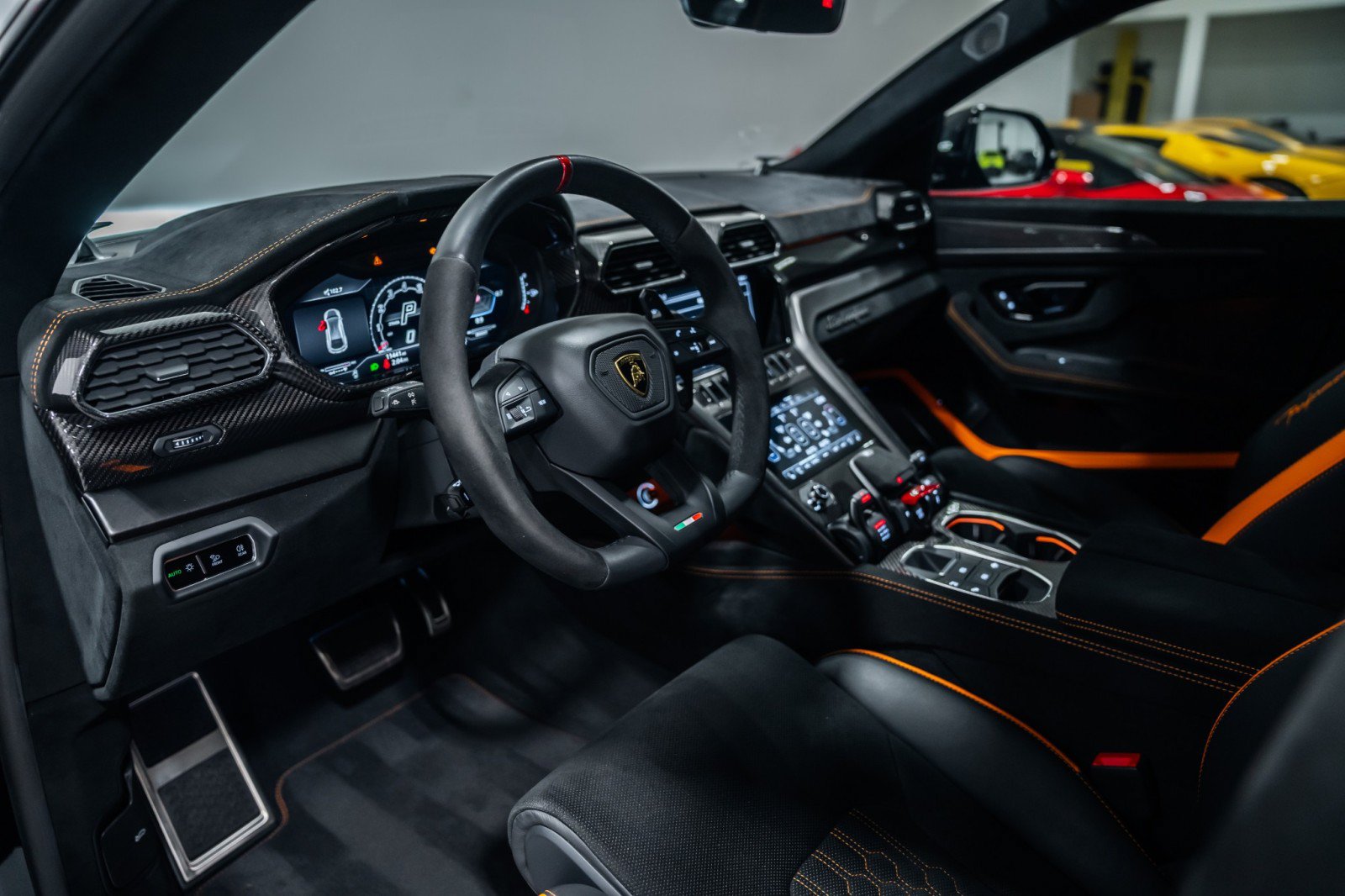 Used 2024 Lamborghini Urus Performante AWD/4WD image 9